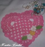 Toalha crochet rosa de coração 20x16
